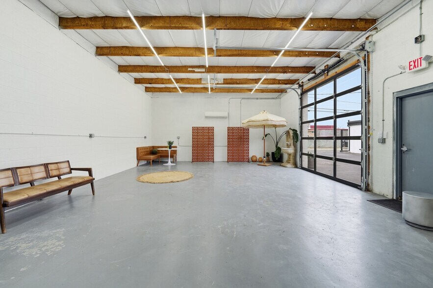 More Photos Of 104-108 W 31st St, Garden City Light Manufacturing For Sale
