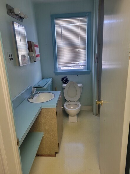 More Photos Of 201 Brookes Ave, Gaithersburg Office For Lease