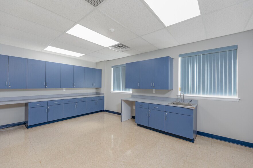 More Photos Of 411 Commerce Ln, West Berlin Medical For Sale