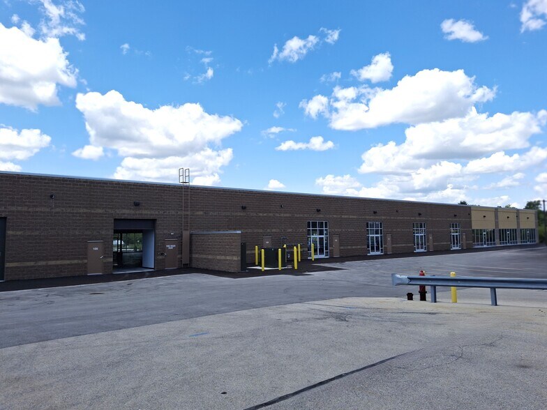 More Photos Of 140 E Rawson Ave, Oak Creek Unknown For Lease