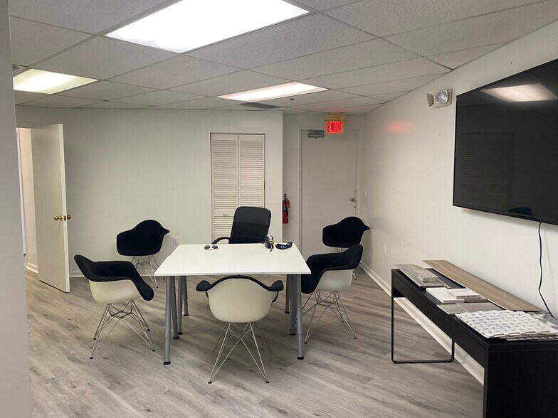 More Photos Of 1500 Colonial Blvd, Fort Myers Office For Lease