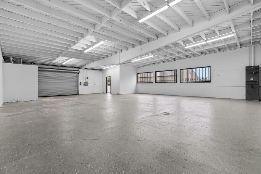More Photos Of 7210-7218 Hinds Ave, North Hollywood Warehouse For Lease