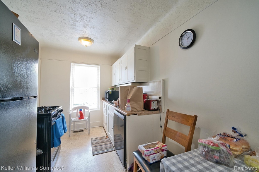 More Photos Of 51 Spokane Dr, Pontiac Apartments For Sale
