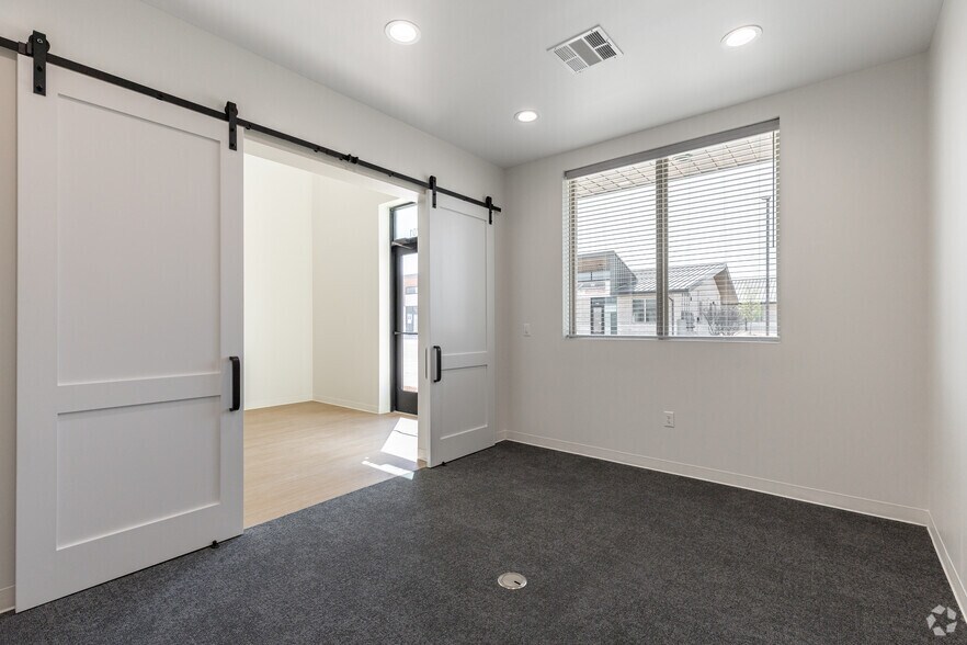 More Photos Of 1400 N Coit Rd, McKinney Unknown For Lease