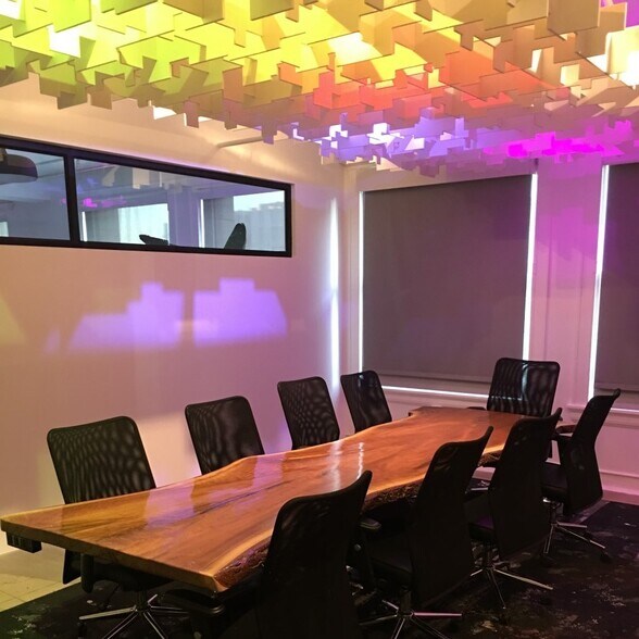 More Photos Of 521-527 W 7th St, Los Angeles Coworking Space