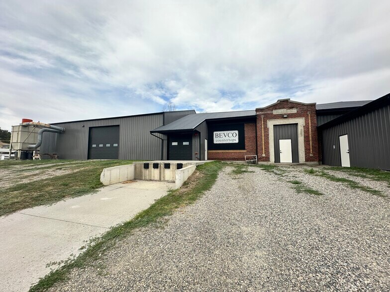 More Photos Of 1627 Dickie Rd, Billings Manufacturing For Lease