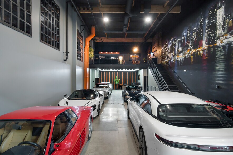 More Photos Of 3080 Airway Ave, Costa Mesa Showroom For Sale