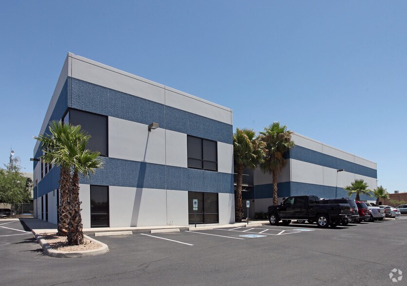 More Photos Of 2470 W Majestic Pky, Tucson Warehouse For Lease