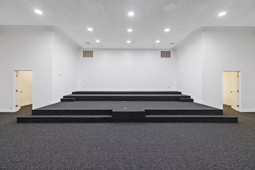 More Photos Of 401 W Lerdo Hwy, Shafter Religious Facility For Sale