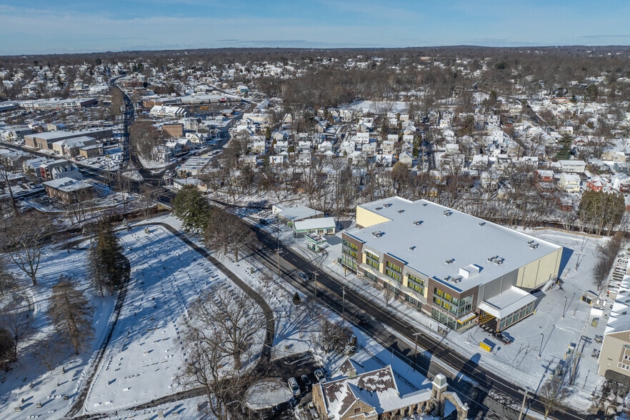 More Photos Of 2710 North Ave, Bridgeport Self Storage For Lease