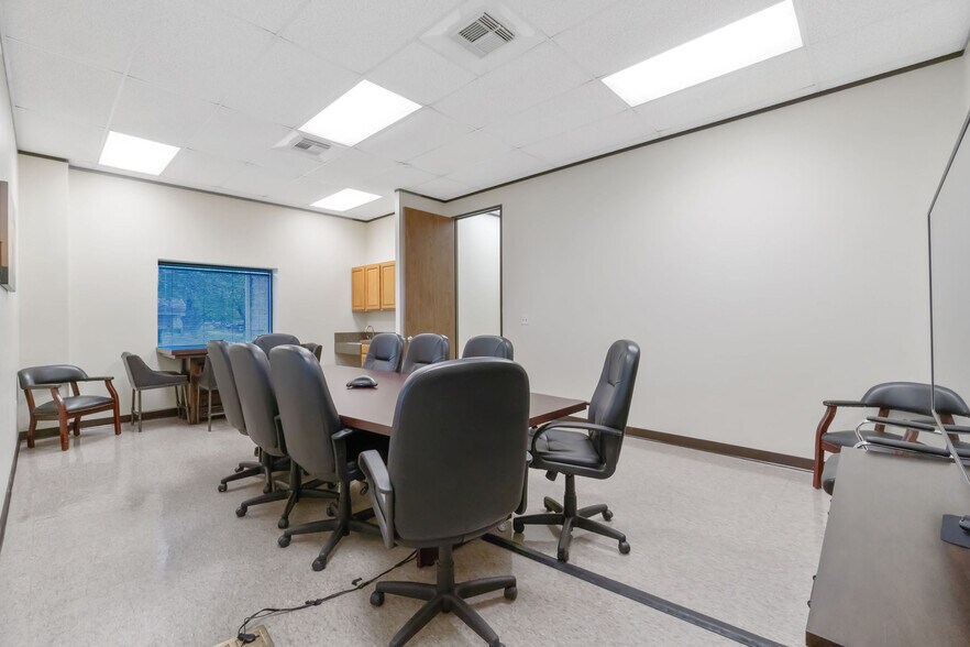 More Photos Of 5119 Hiltonview Rd, Houston Warehouse For Lease