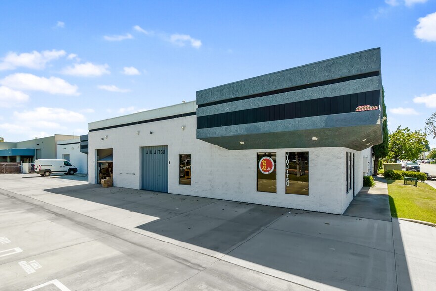 More Photos Of 5482 Business Dr, Huntington Beach Manufacturing For Lease