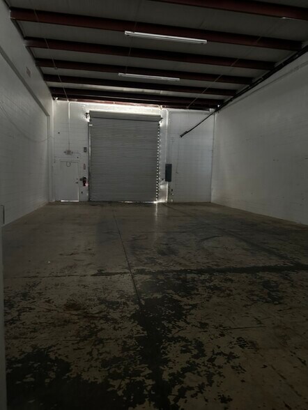 More Photos Of 4530 Arnold Ave, Naples Light Manufacturing For Lease