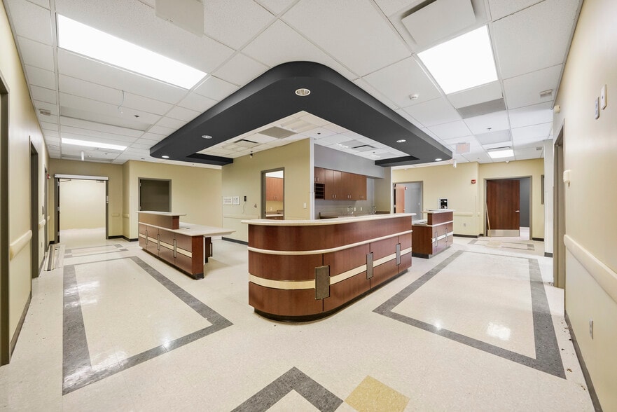 More Photos Of 27126 Northwest Fwy, Cypress Freestanding For Lease