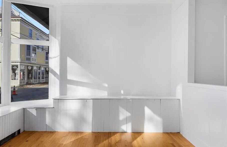 More Photos Of 138 Spring St, Newport General Retail For Sale