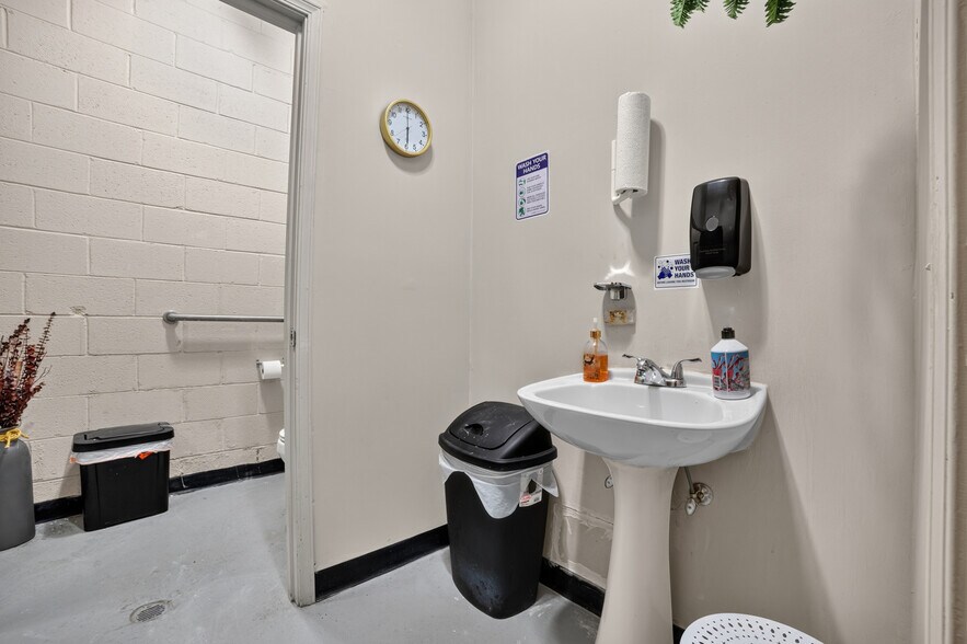 More Photos Of 1030 Dry Branch Rd, Hopkins General Retail For Sale