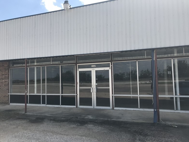 More Photos Of 1100 Main St, East Bernard Storefront For Lease