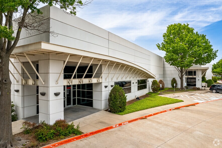 More Photos Of 801 Klein Rd, Plano Warehouse For Lease
