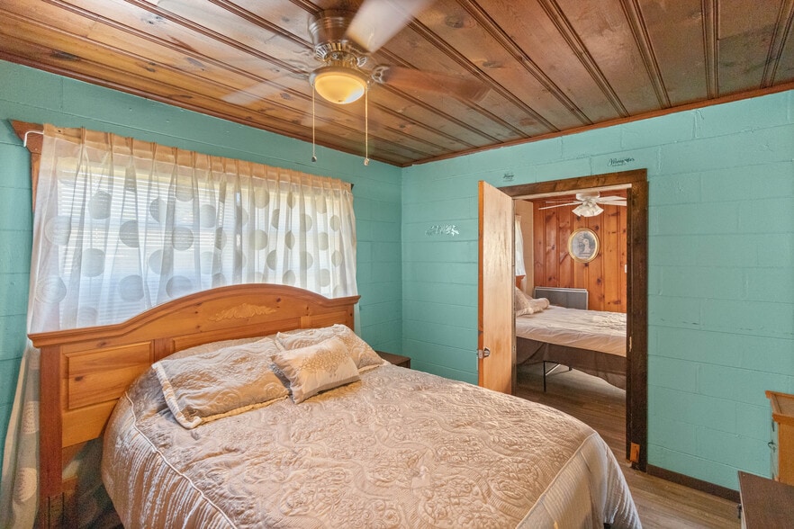More Photos Of 6808 Lake Griffin Rd, Lady Lake Hotel For Sale