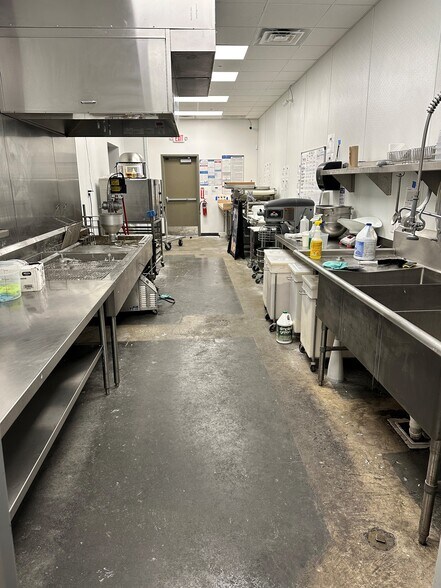 More Photos Of 1640 W Frontier Pky, Prosper Storefront Retail Office For Lease