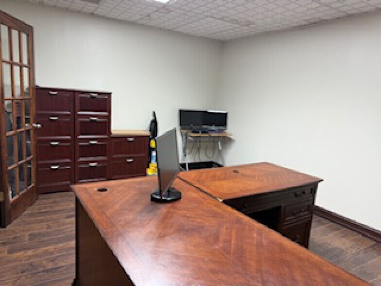 More Photos Of 1877 Orchard Lake Rd, Sylvan Lake Medical For Sale