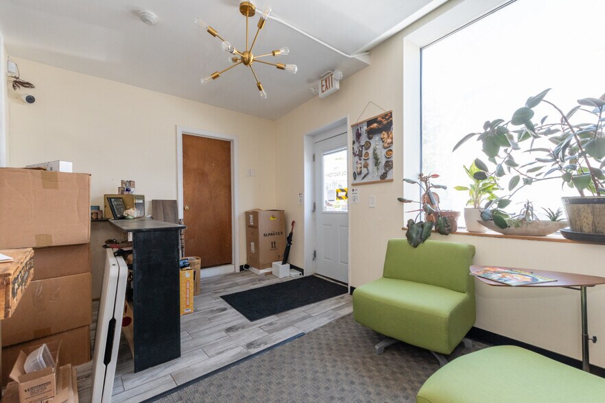 More Photos Of 10-12 Park St, Winchester Flex For Lease