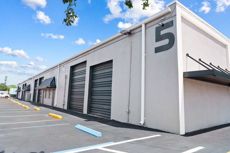 More Photos Of 3501-3531 NW 19th St, Fort Lauderdale Unknown For Lease