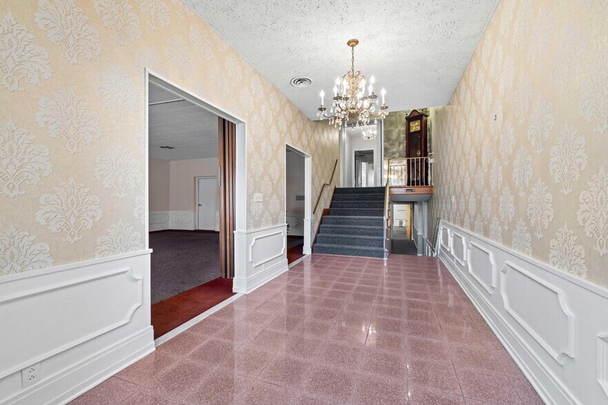 More Photos Of 1975 Seneca St, Buffalo Office For Sale