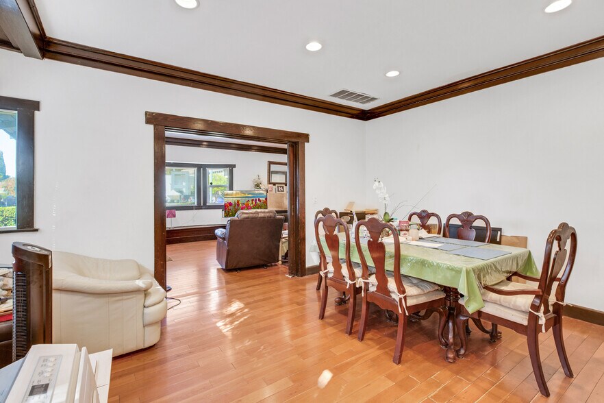 More Photos Of 1562 N Lake Ave, Pasadena Apartments For Sale