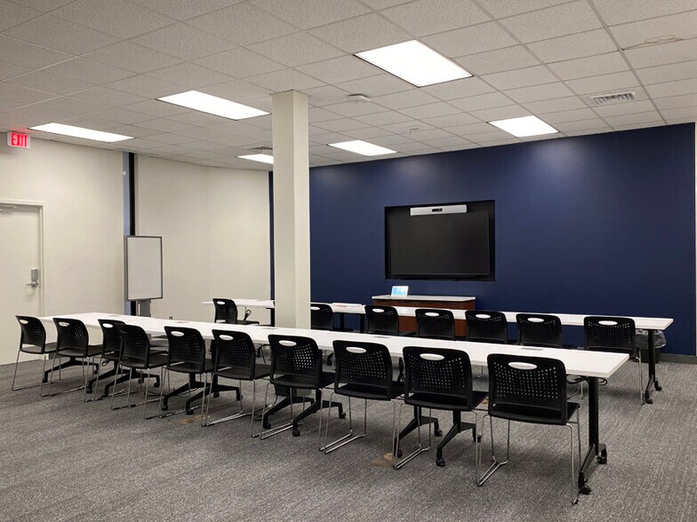 More Photos Of 1935 Airline Dr, Bossier City Bank For Sale