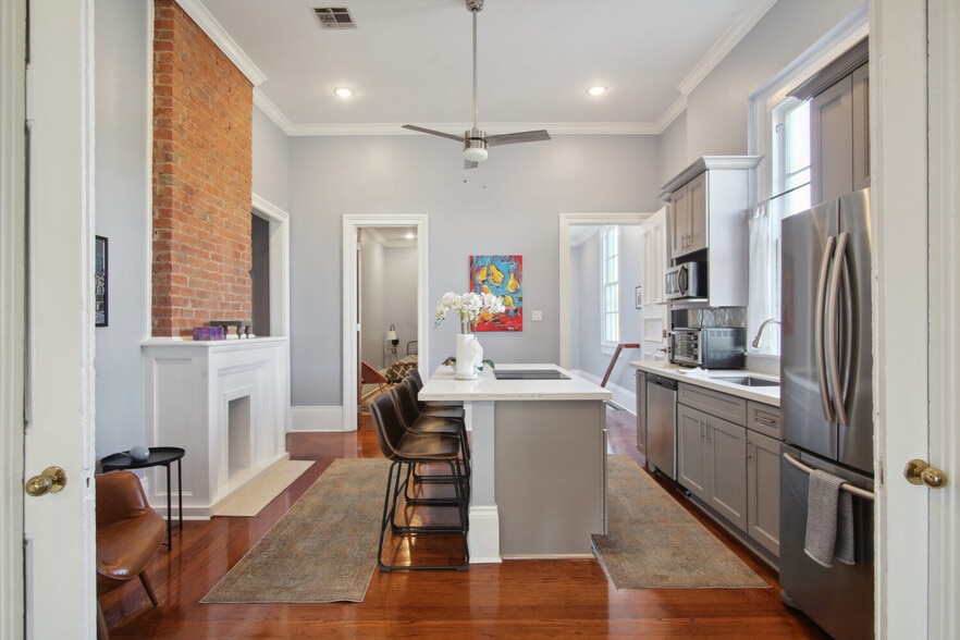 More Photos Of 1104 Music St, New Orleans Hotel For Sale