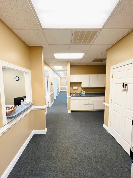 More Photos Of 172 Linden Dr, Winchester Office For Sale