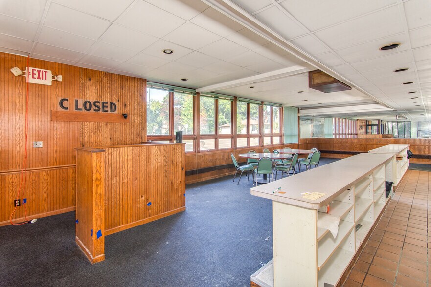 More Photos Of 1319 E Michigan Ave, Jackson Restaurant For Sale