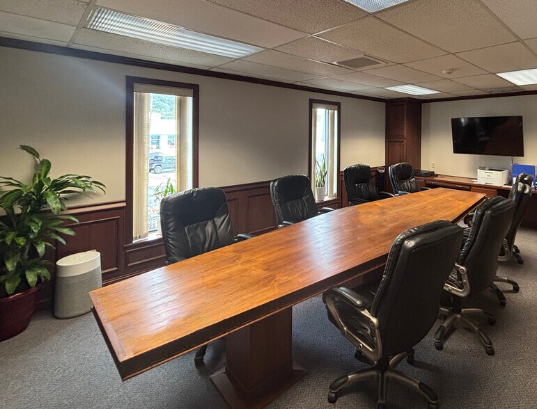 More Photos Of 100 Tripak Industries Blvd, Tarentum Distribution For Lease