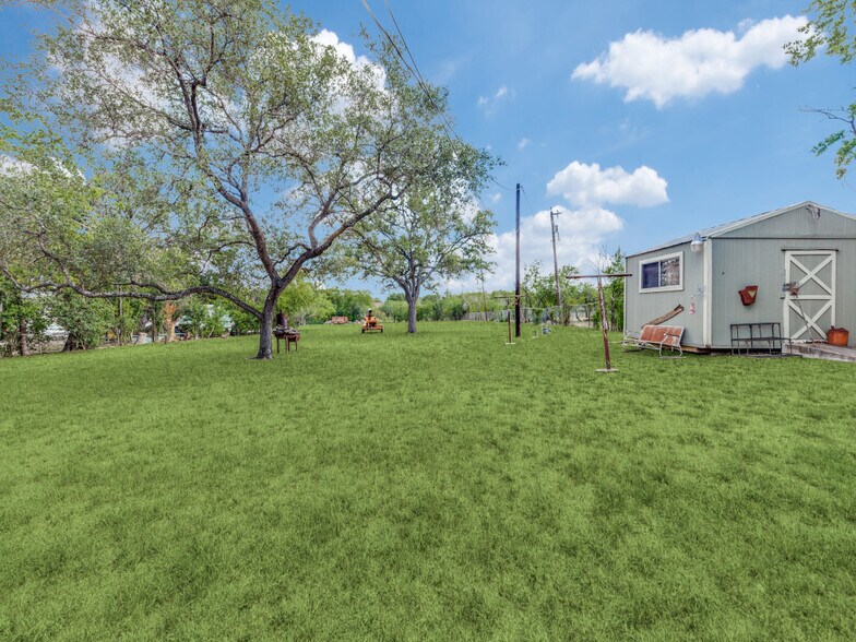 More Photos Of 206 Sherwood Dr, San Antonio Office Residential For Lease