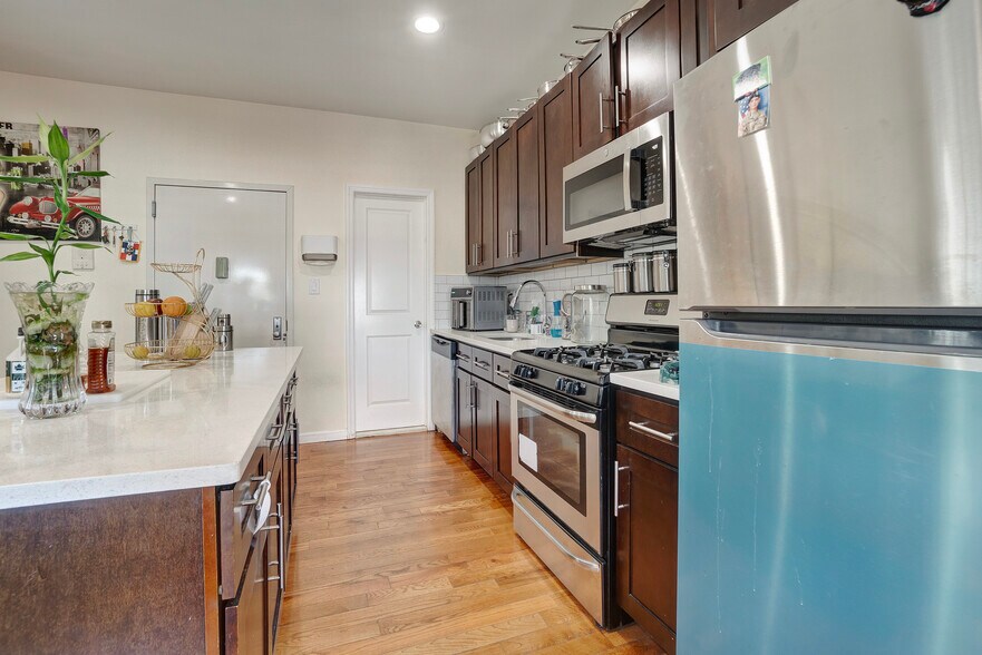 More Photos Of 174 Wyona St, Brooklyn Office Residential For Lease