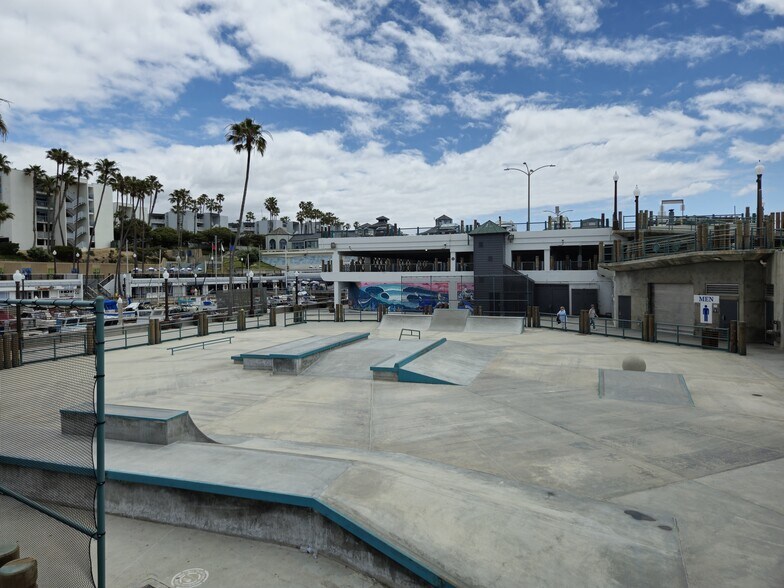 More Photos Of 123 International Boardwalk, Redondo Beach Storefront For Lease