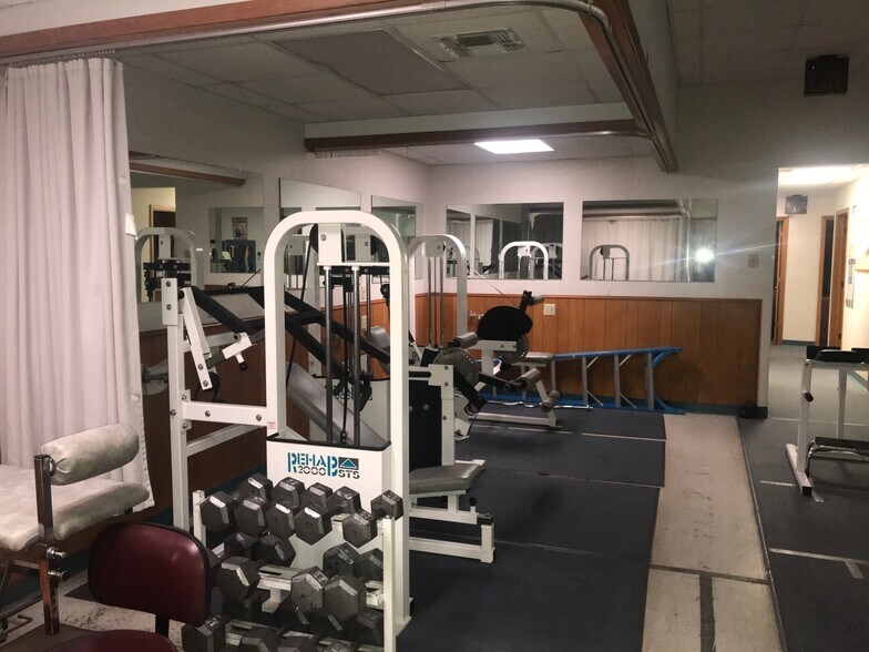 More Photos Of 908 Bomar St, Marshall Medical For Lease