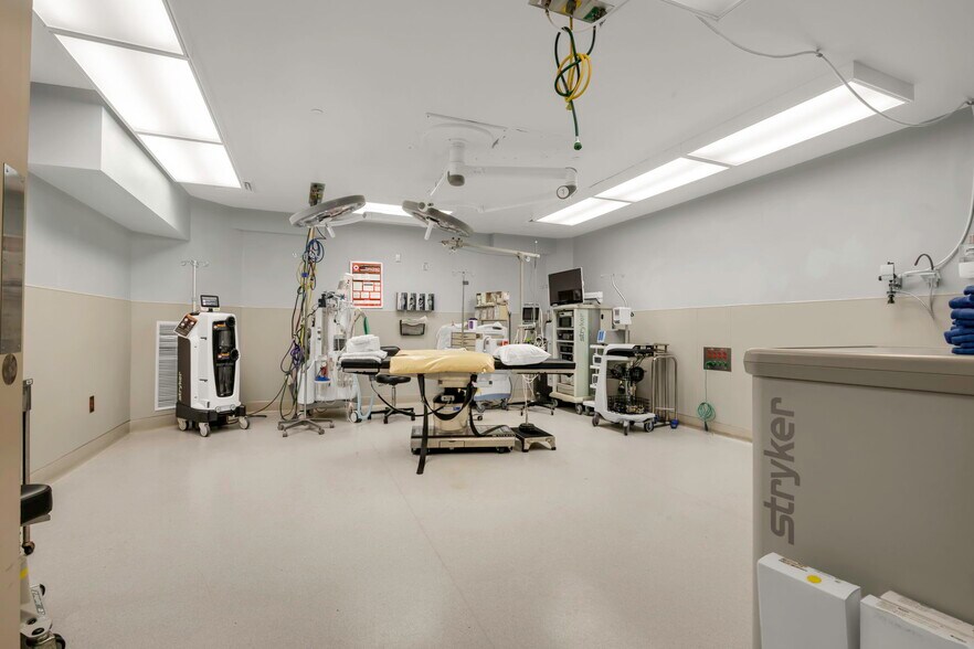 More Photos Of 1767 & 1781 Metromedical Dr, Fayetteville Medical For Sale