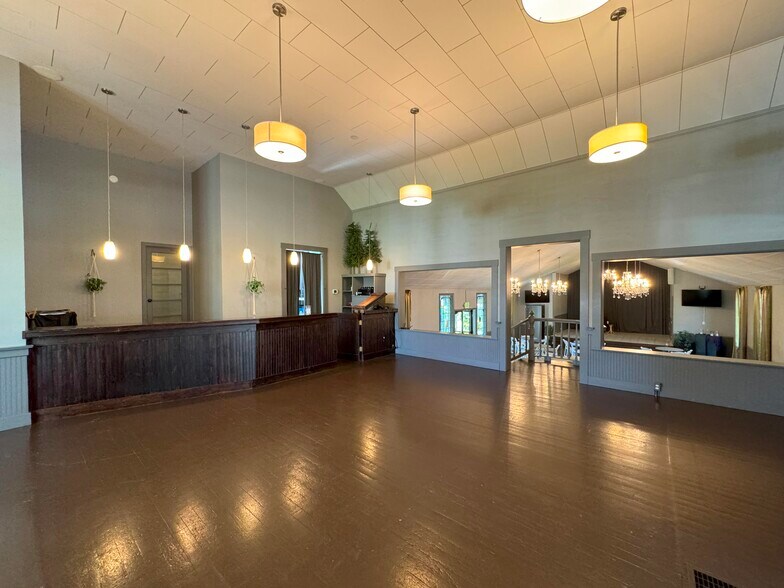 More Photos Of 22418 SW Pine St, Sherwood Freestanding For Lease