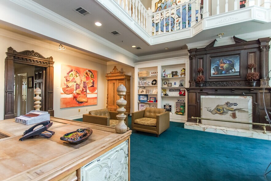 More Photos Of 4821 Broadway St, Addison Office For Sale