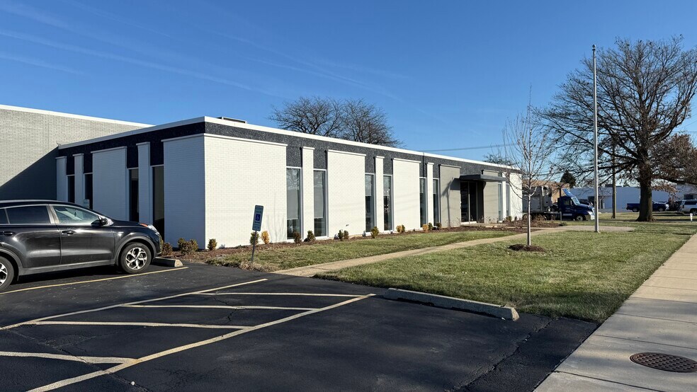 More Photos Of 100 Shepard Ave, Wheeling Warehouse For Sale