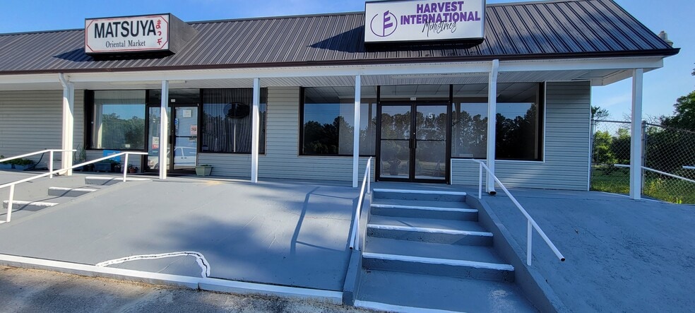 More Photos Of 1537 Freedom Way, Hubert Storefront Retail Office For Lease