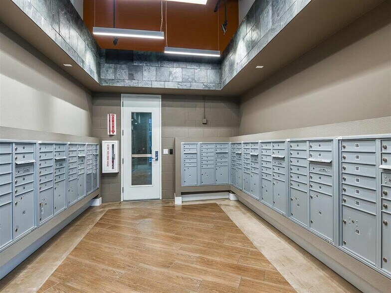 More Photos Of 1110 F St, San Diego Apartments For Lease