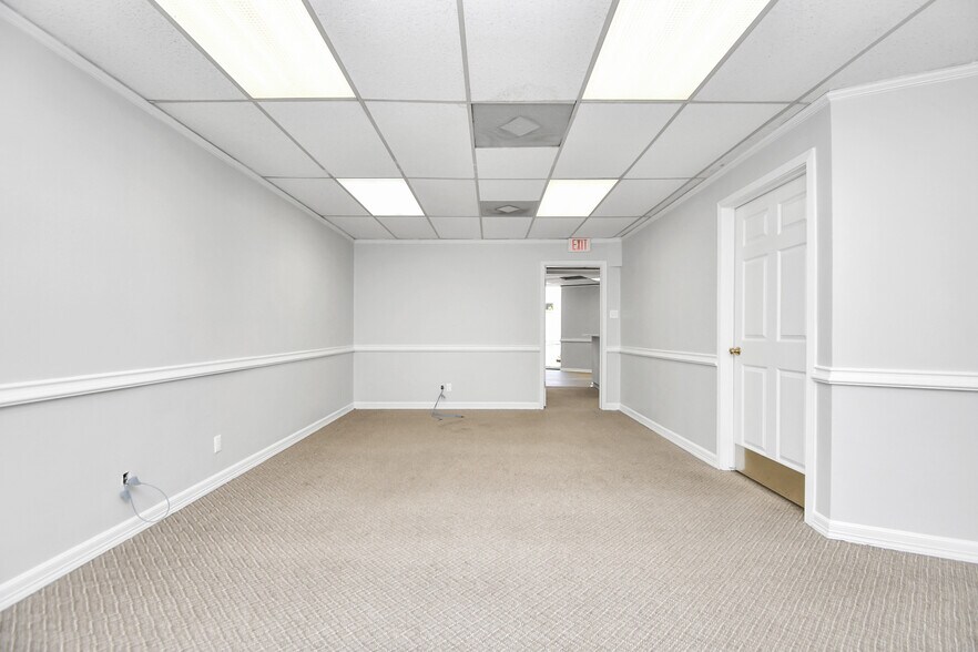 More Photos Of 703 Everett St, Conroe Office Residential For Sale