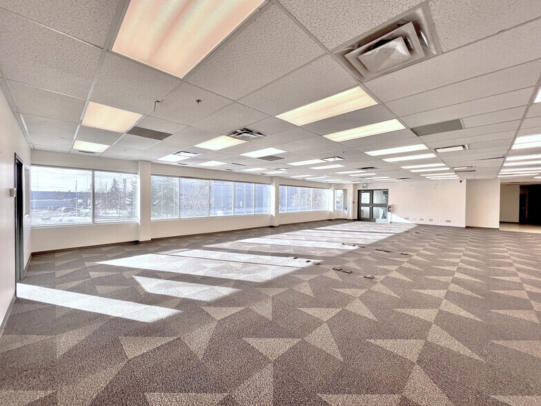 More Photos Of 4640-4888 72nd Ave SE, Calgary Distribution For Lease