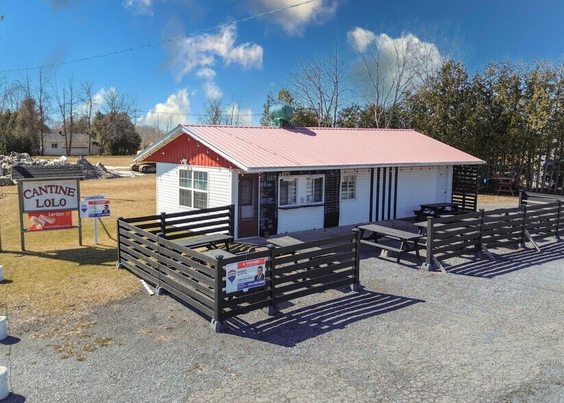 More Photos Of 15 Québec 223, Lacolle Freestanding For Sale