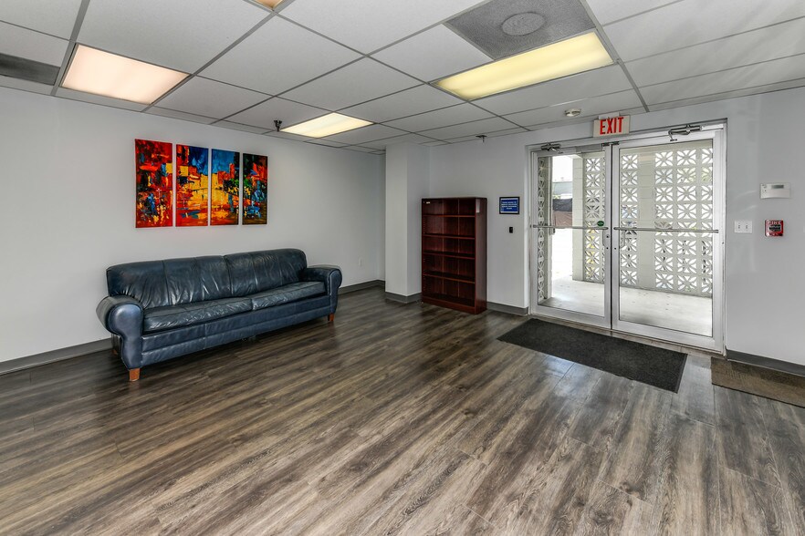 More Photos Of 2313 W Violet, Tampa Medical For Lease