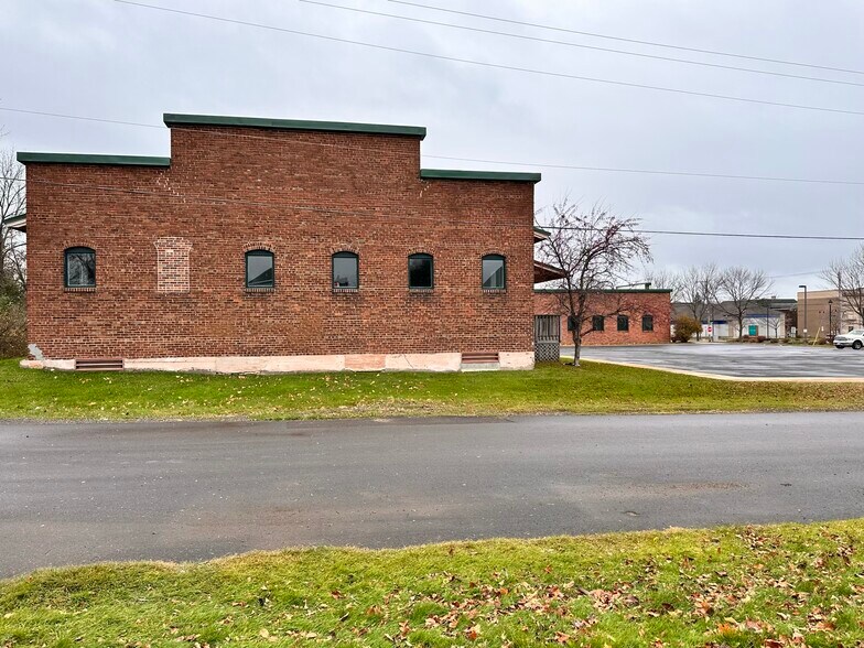 More Photos Of 118 3rd St E, Ashland Office For Sale
