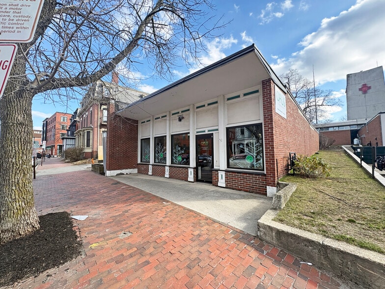 Primary Photo Of 770-772 Congress St, Portland Medical For Sale
